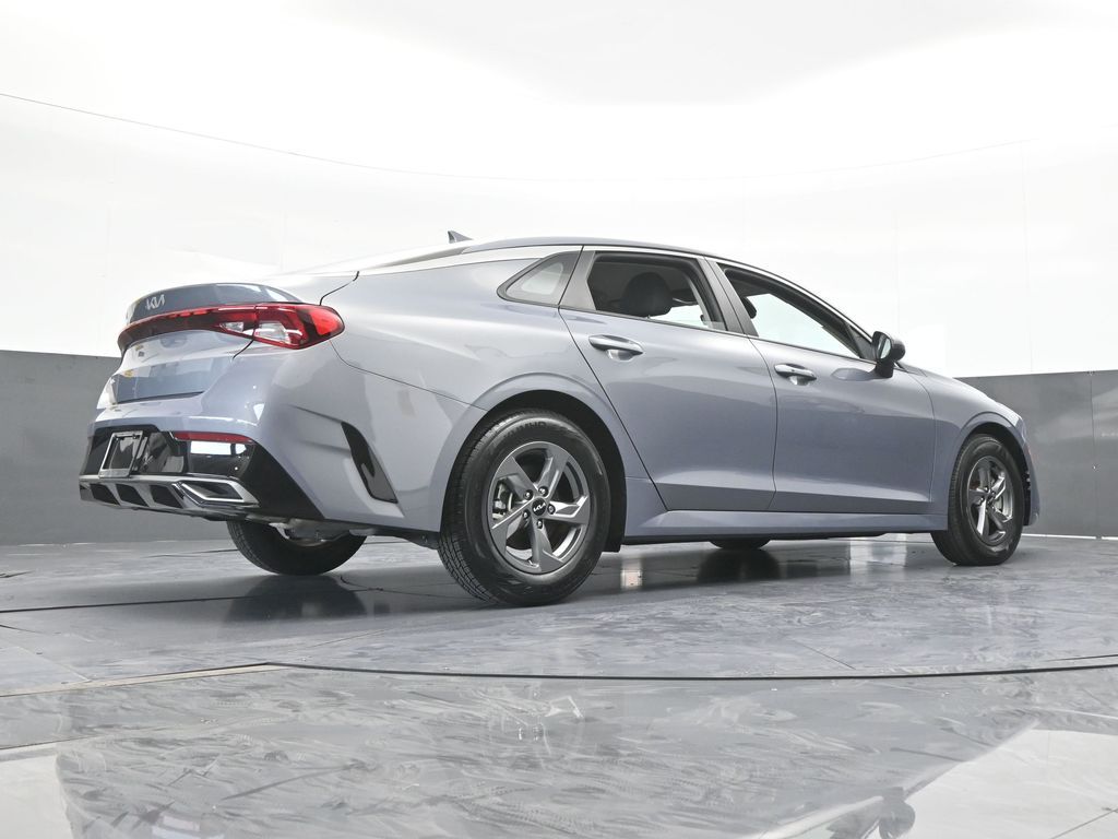 Used 2024 Everlasting Silver Kia LXS image 55