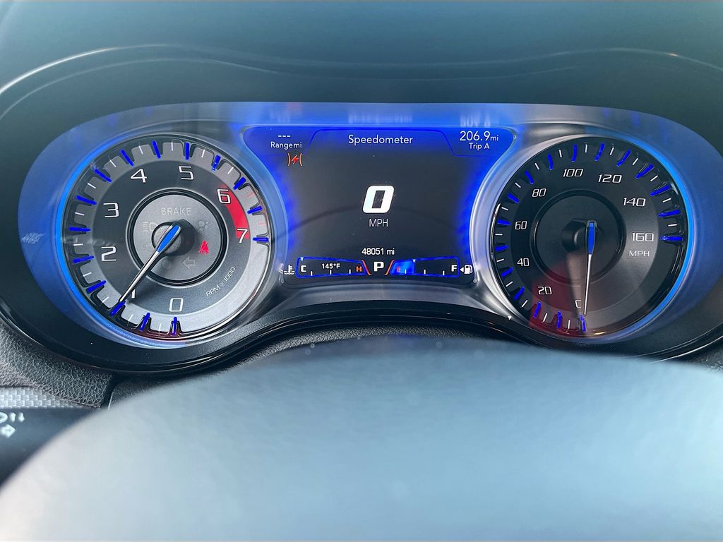 Used 2023 White Chrysler C image 12