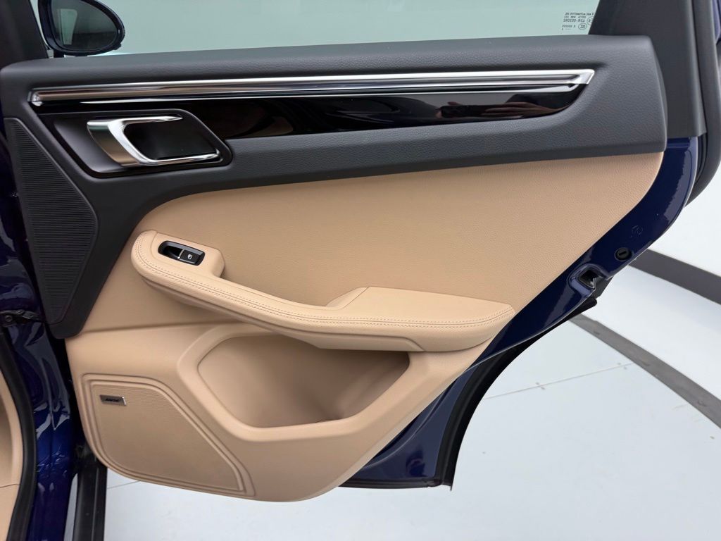 Thumbnail: 2026 Porsche Macan - 30