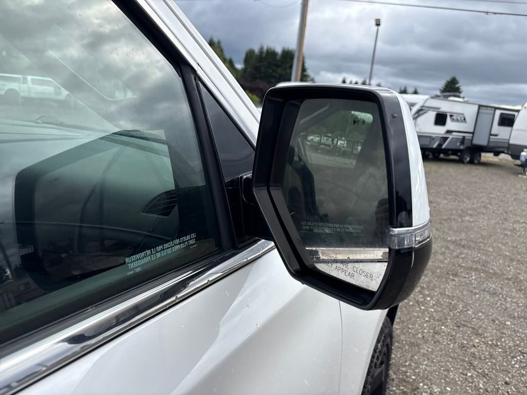 2019 Crystal White Tricoat Cadillac Escalade Platinum Edition 4X4 SUV