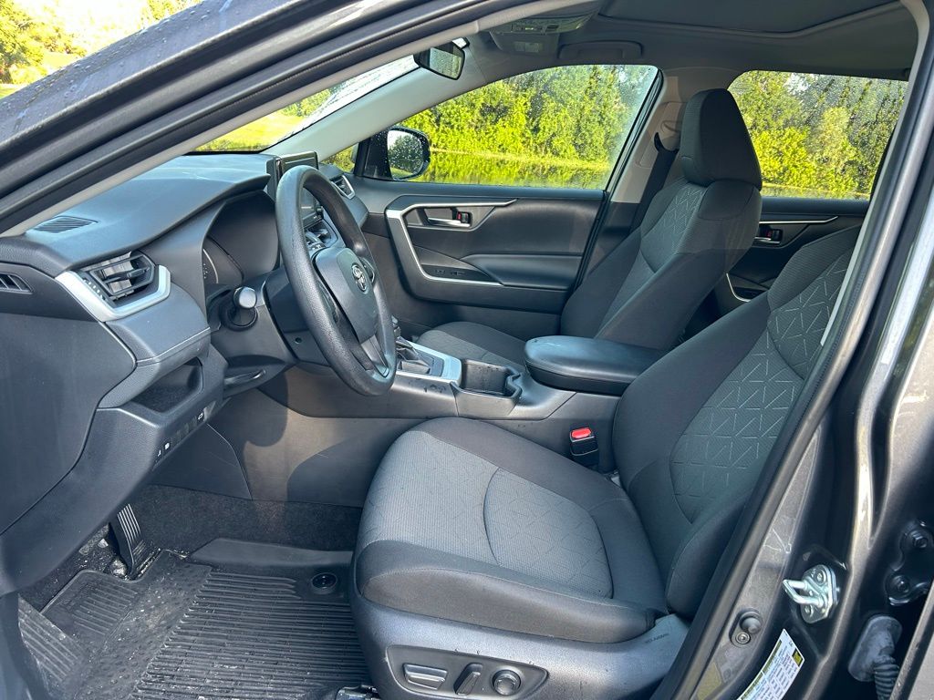 2022 Toyota RAV4 XLE 14