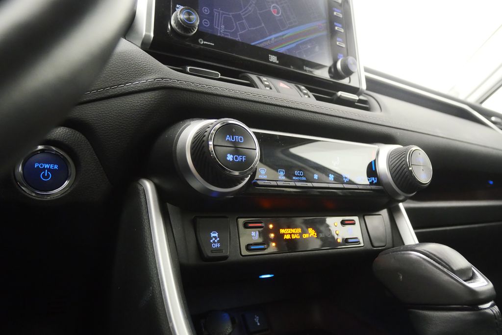 Thumbnail: 2021 Toyota RAV4 - 18