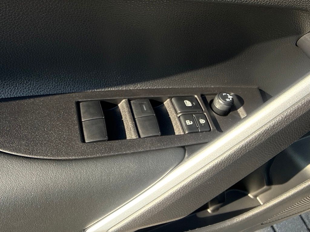 Used 2025  Toyota Hybrid XSE image 17