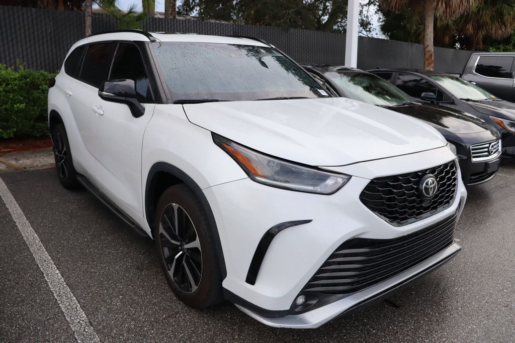 Thumbnail: 2022 Toyota Highlander - 6