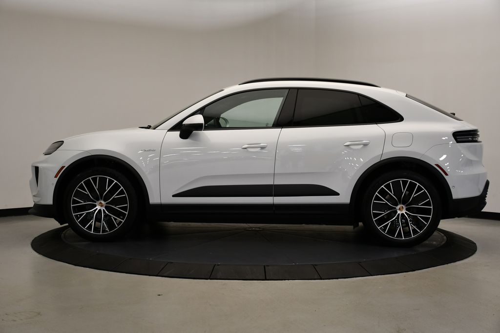 Thumbnail: 2025 Porsche Macan - 2