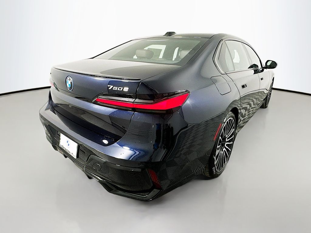 Thumbnail: 2026 BMW 7 Series - 6