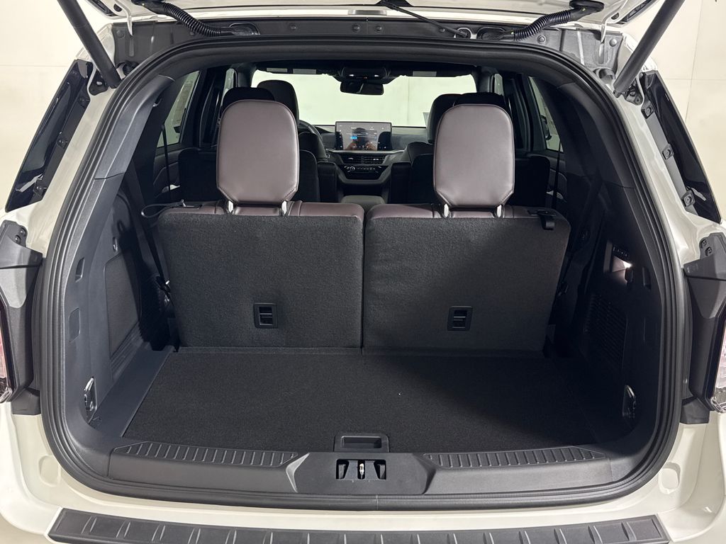 New 2026 White Ford Platinum image 32