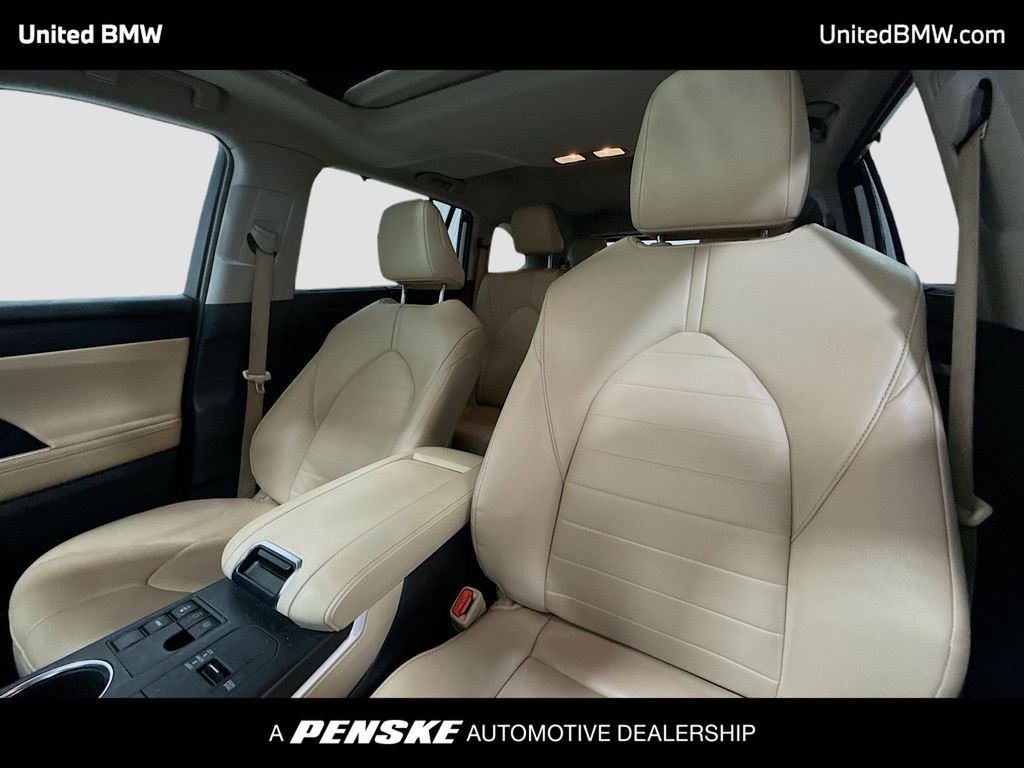 Thumbnail: 2023 Toyota Highlander - 5