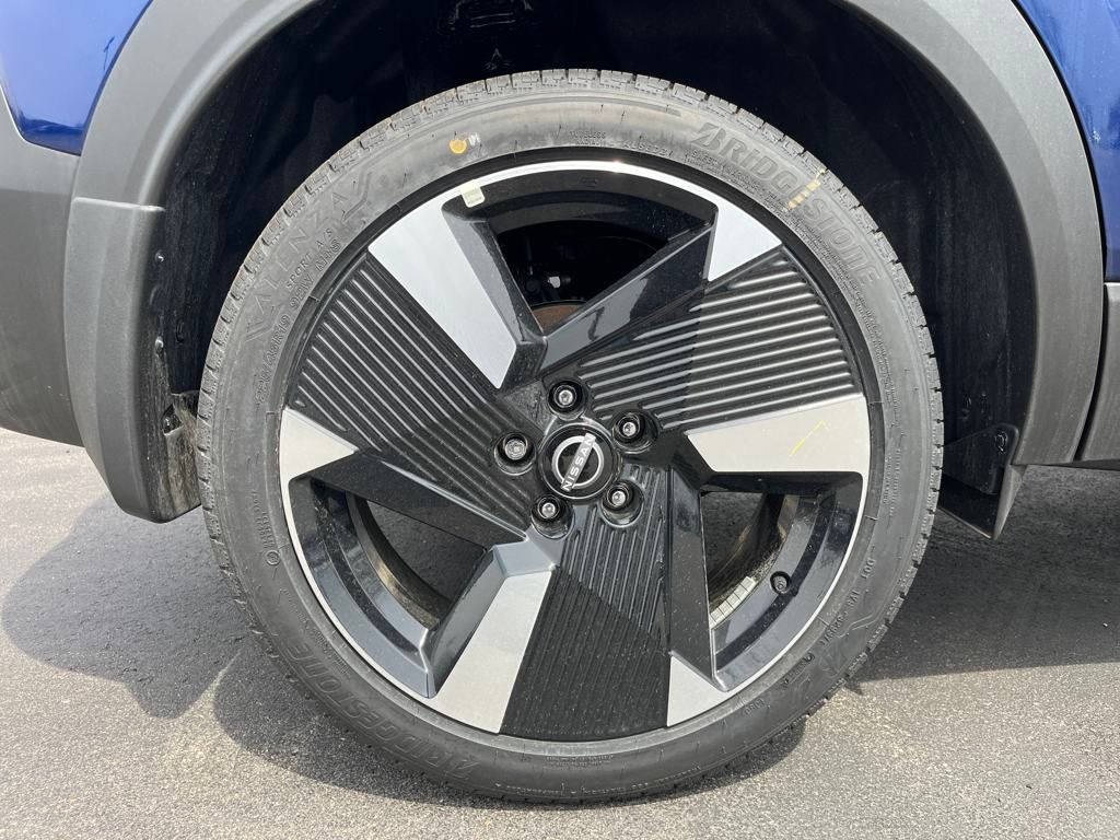 2025 Nissan Kicks SR photo