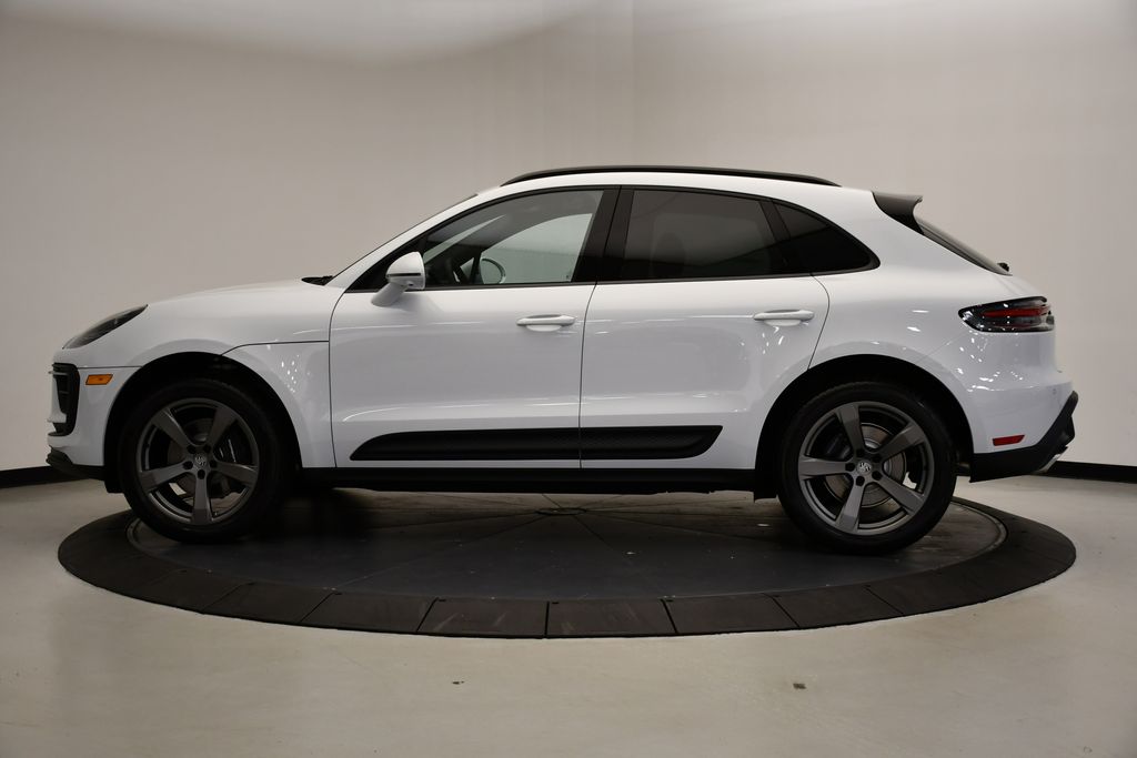 Thumbnail: 2025 Porsche Macan - 2
