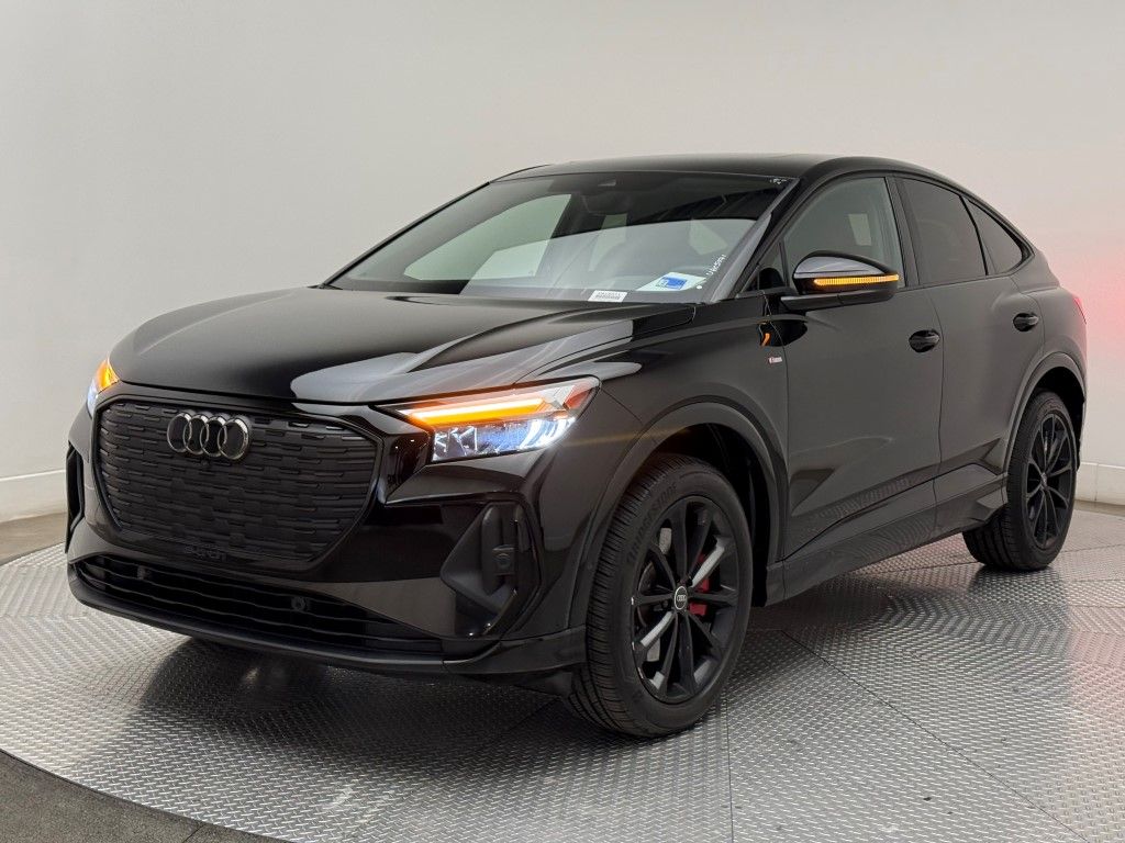 Thumbnail: 2022 Audi Q4 e-tron - 5