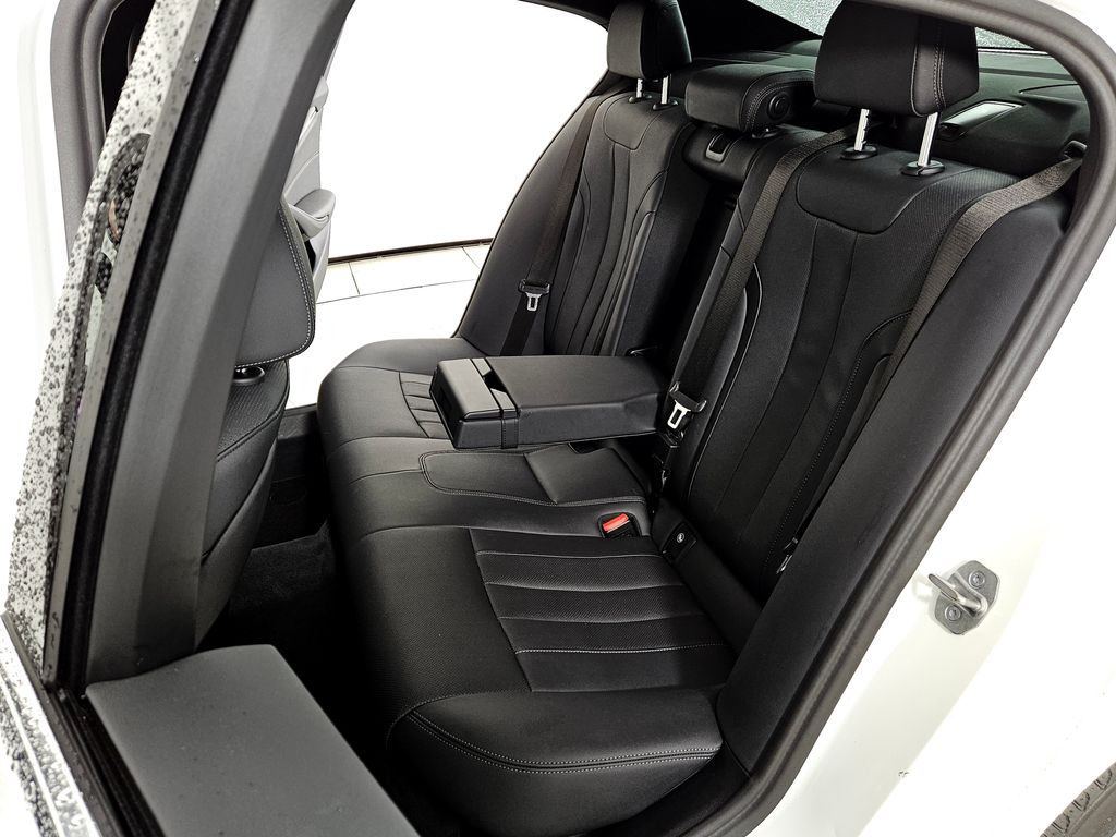 Thumbnail: 2023 BMW 5 Series - 21