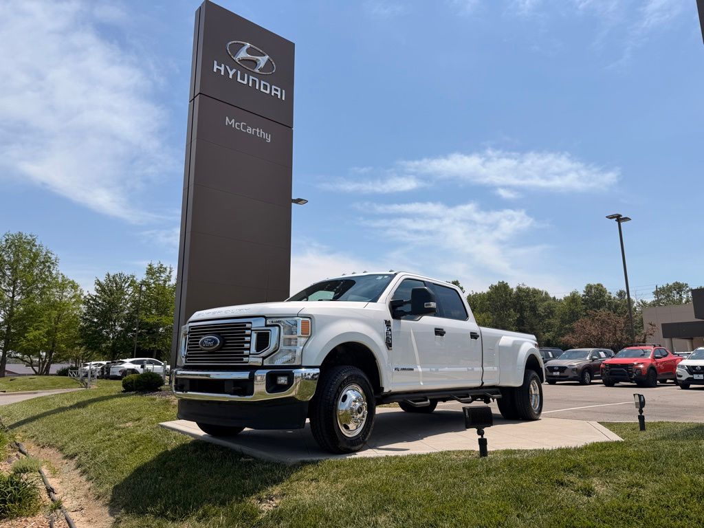 Oxford White 2022 Ford F-350 Super Duty XLT Crew Cab LB DRW 4WD Pickup Truck Four-Wheel Drive Automatic