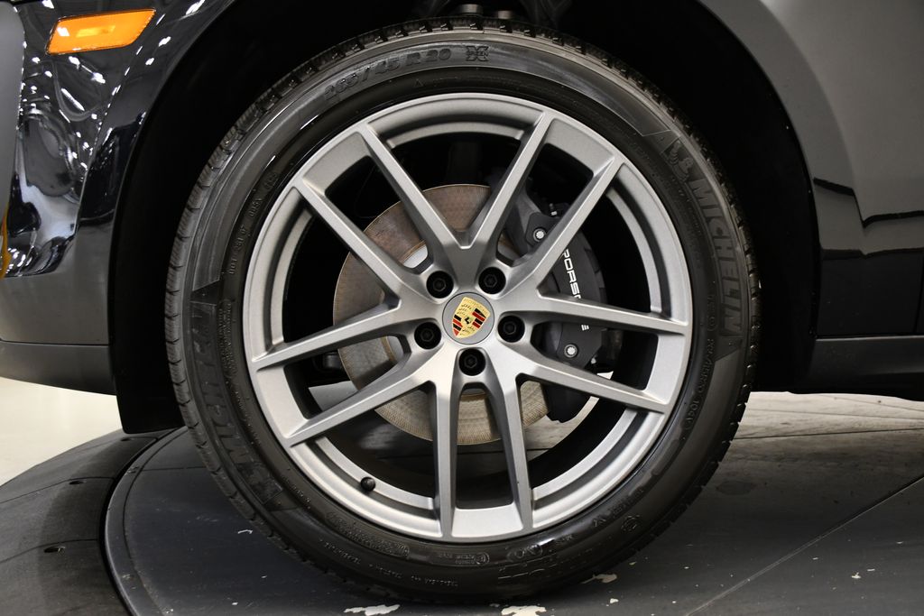 Thumbnail: 2025 Porsche Macan - 16