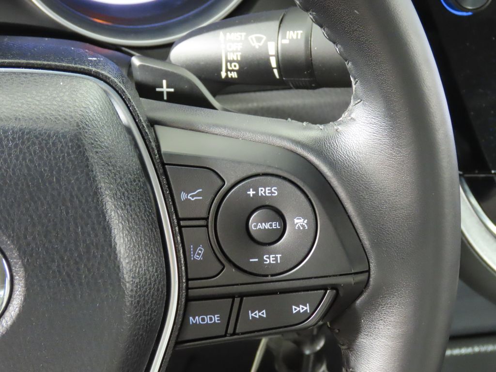 Thumbnail: 2018 Toyota Camry - 18