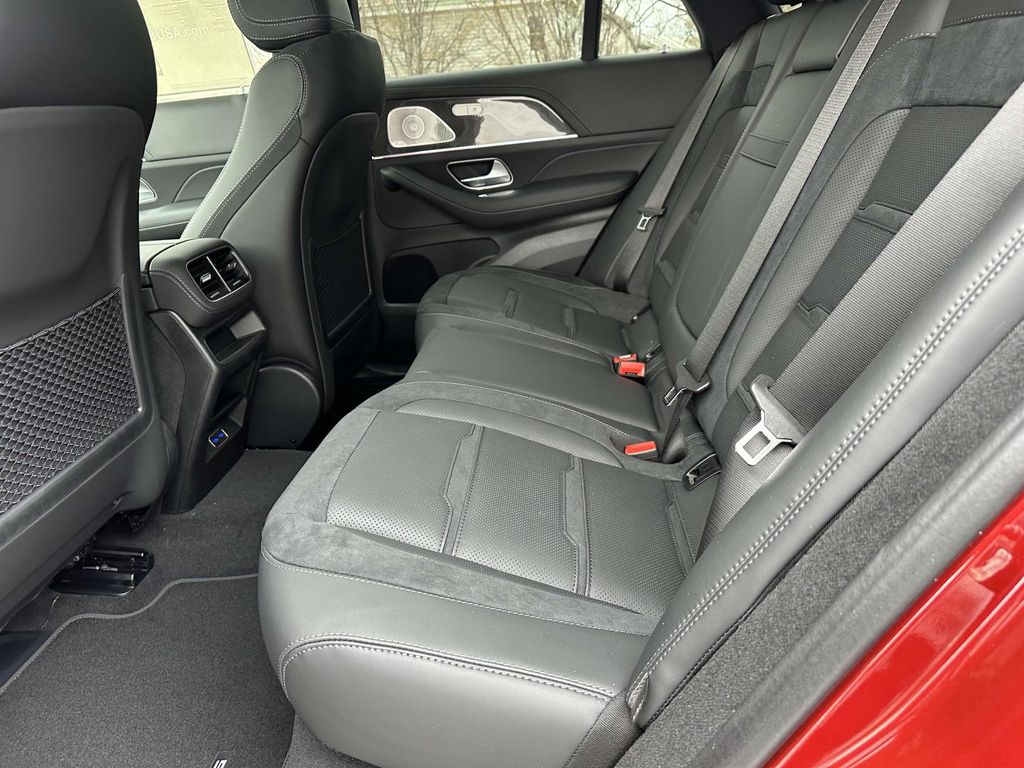 2025 Mercedes-Benz GLE 53 AMG 21