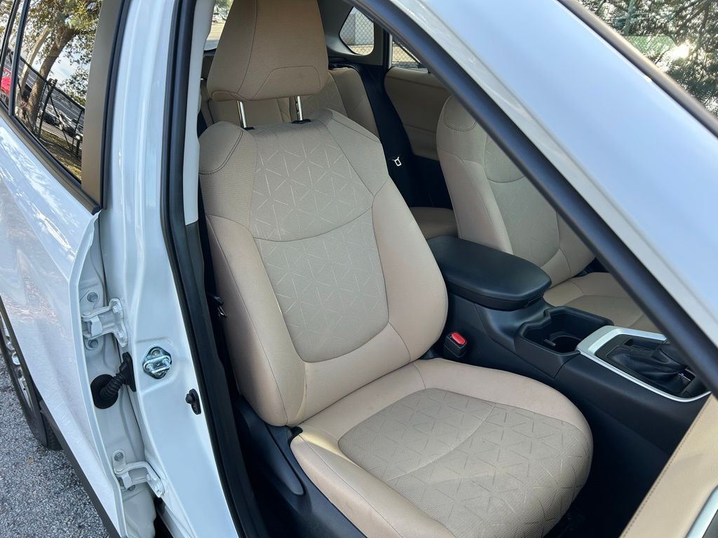 Thumbnail: 2025 Toyota RAV4 - 15