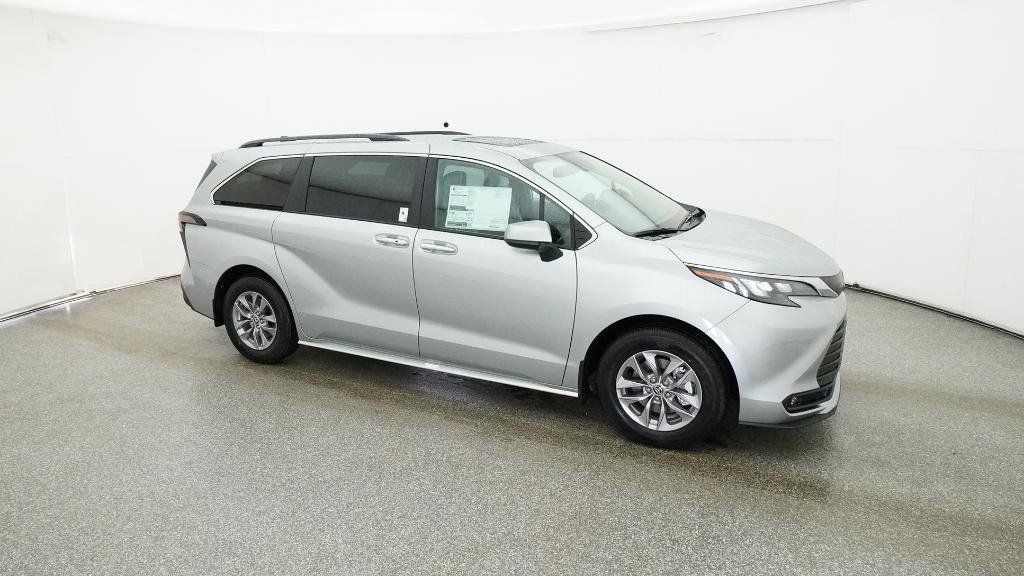 Thumbnail: 2025 Toyota Sienna - 28