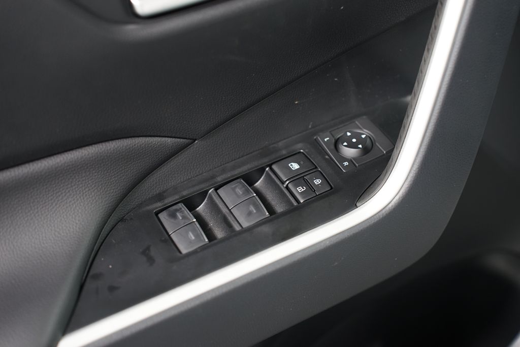 Thumbnail: 2025 Toyota RAV4 - 32