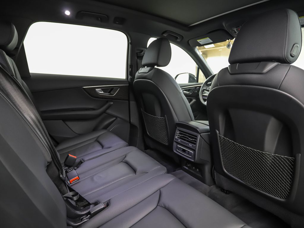 Thumbnail: 2024 Audi Q7 - 25