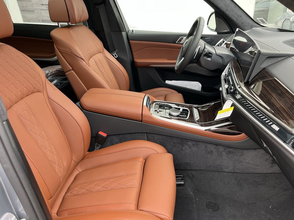 Thumbnail: 2026 BMW X7 - 26