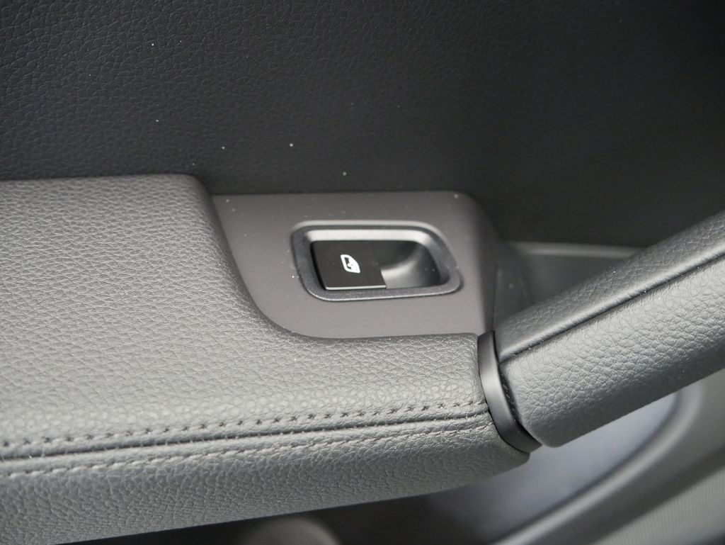 Thumbnail: 2026 Porsche Cayenne - 23