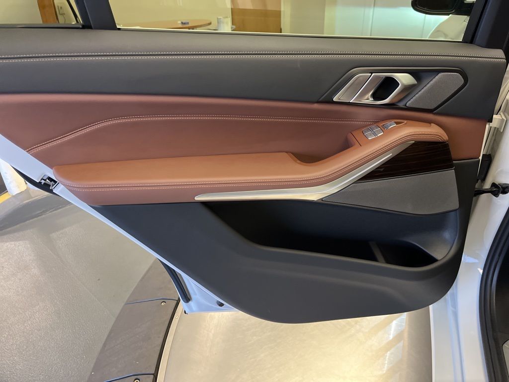 Thumbnail: 2025 BMW X7 - 23