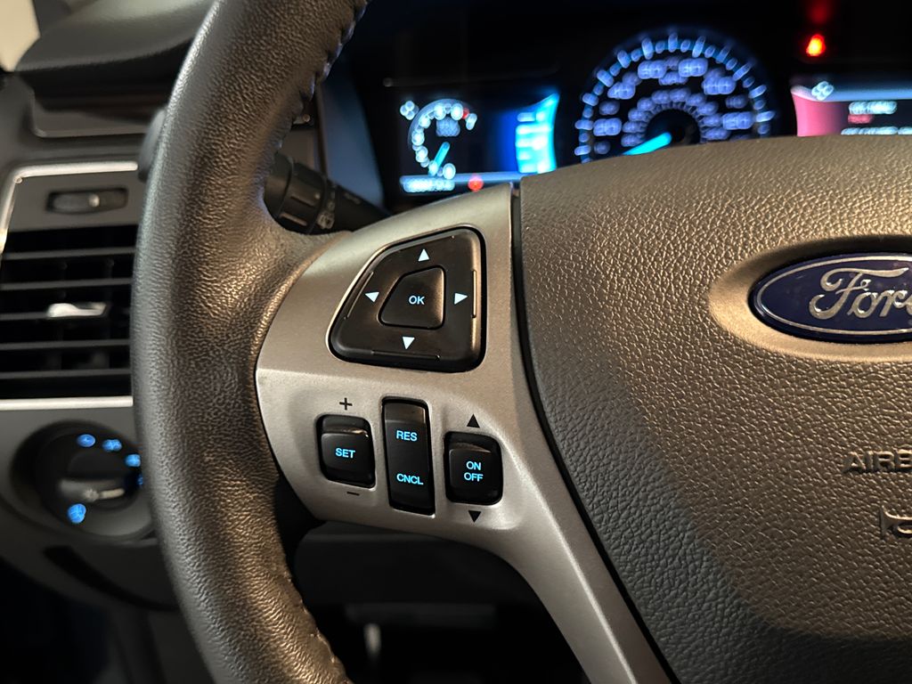 Certified Used 2019 Blue Ford SEL image 19