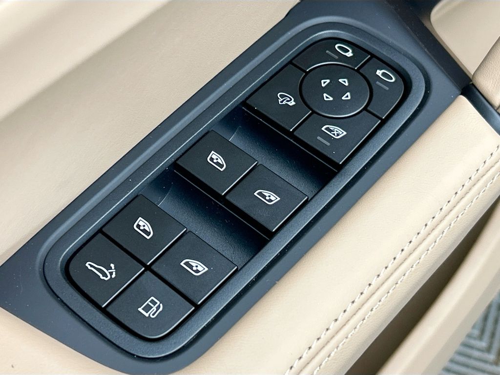 Thumbnail: 2026 Porsche Cayenne - 24