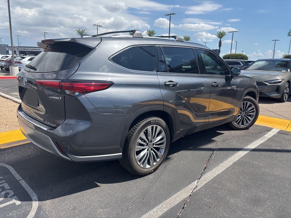 Thumbnail: 2021 Toyota Highlander - 6