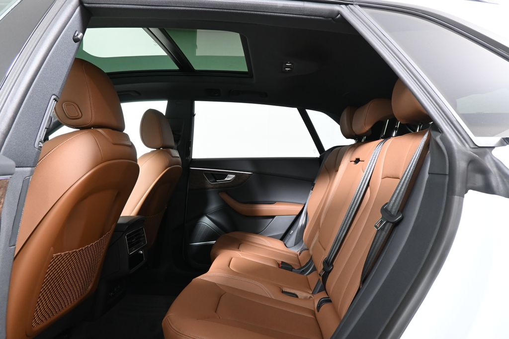 Thumbnail: 2026 Audi Q8 - 28