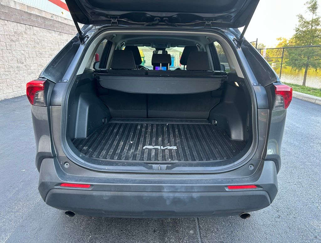 2023 Toyota RAV4 LE 10
