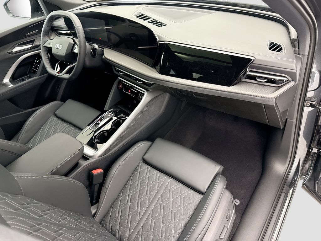 Thumbnail: 2026 Audi SQ5 - 16