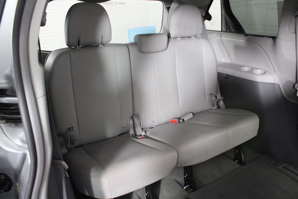 Used 2018 Toyota Sienna for sale in 