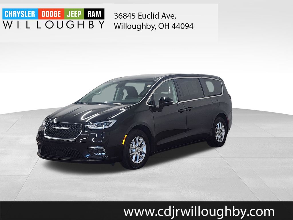 Diamond Black Crystal Pearlcoat 2024 Chrysler Pacifica Touring L FWD Minivan Front-Wheel Drive 9-Speed Automatic