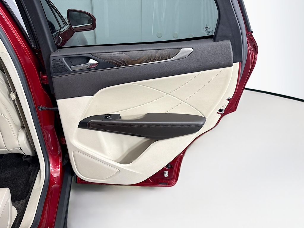 Thumbnail: 2017 Lincoln MKC - 26