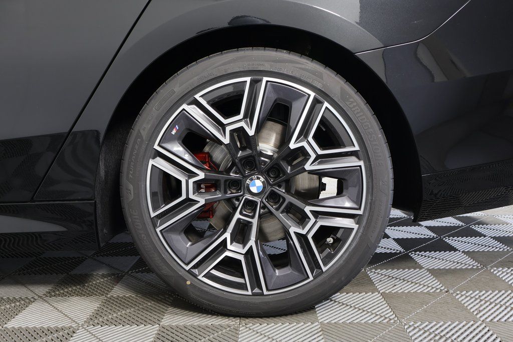 Thumbnail: 2026 BMW 5 Series - 10