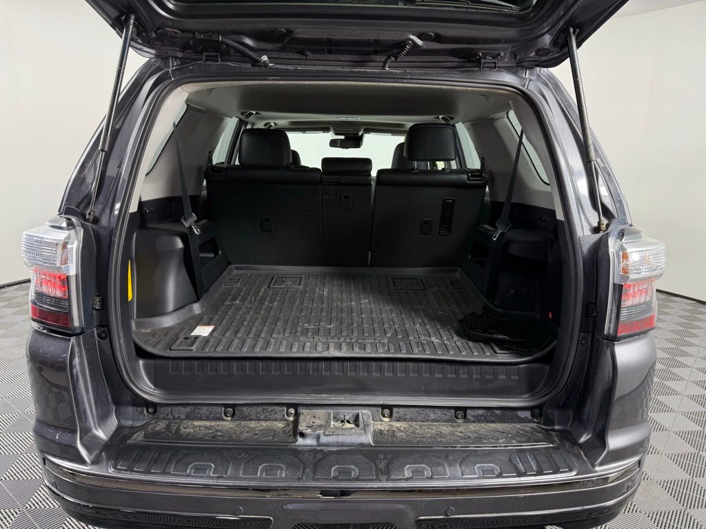Thumbnail: 2021 Toyota 4Runner - 21
