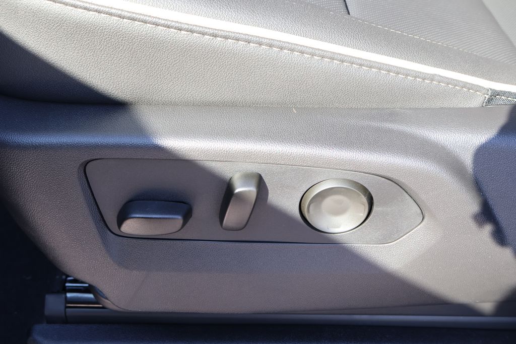 Thumbnail: 2025 Chevrolet Suburban - 18