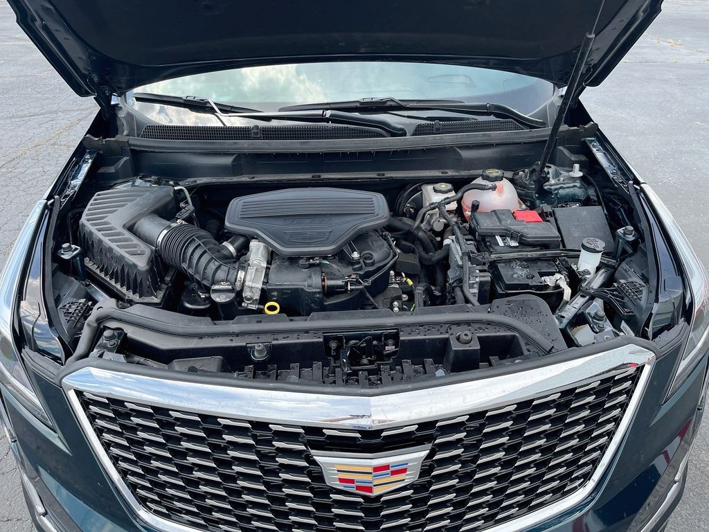 Used 2025 Green Cadillac Premium Luxury image 31