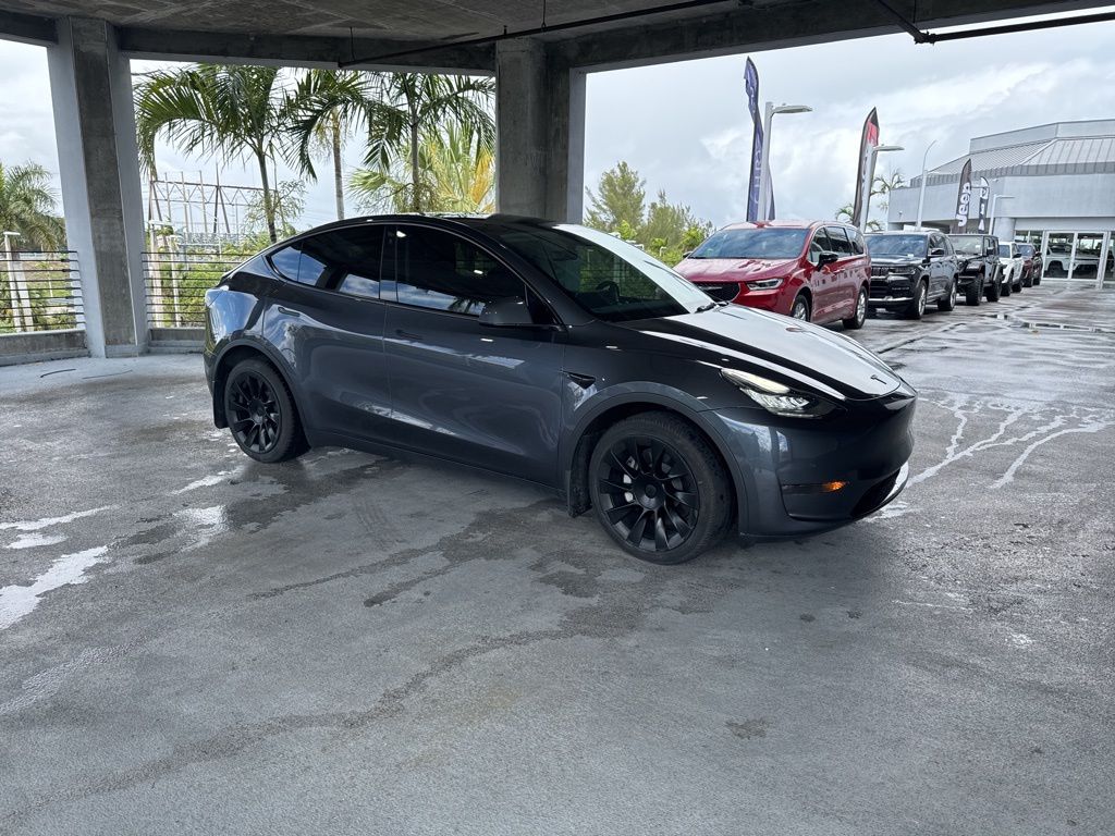 2022 Tesla Model Y media 1