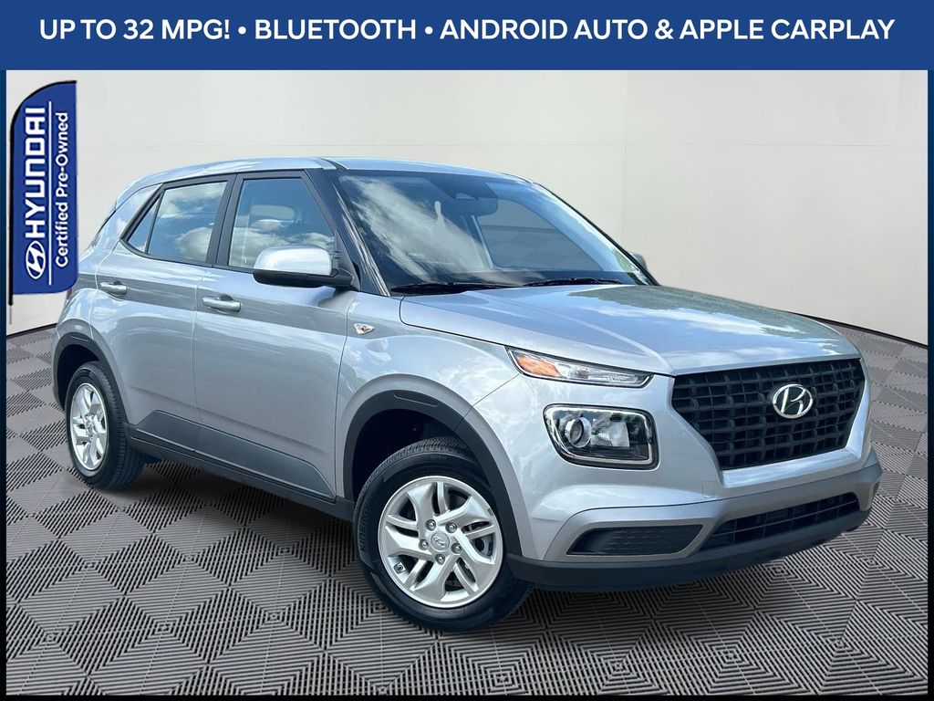 Shimmering Silver 2025 Hyundai Venue SUV / Crossover Front-Wheel Drive Continuously Variable Transmission