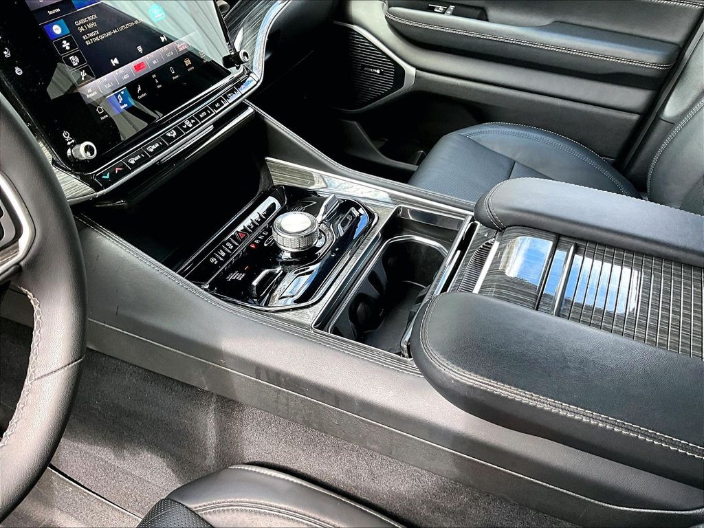 2022 Jeep Wagoneer — photo 21