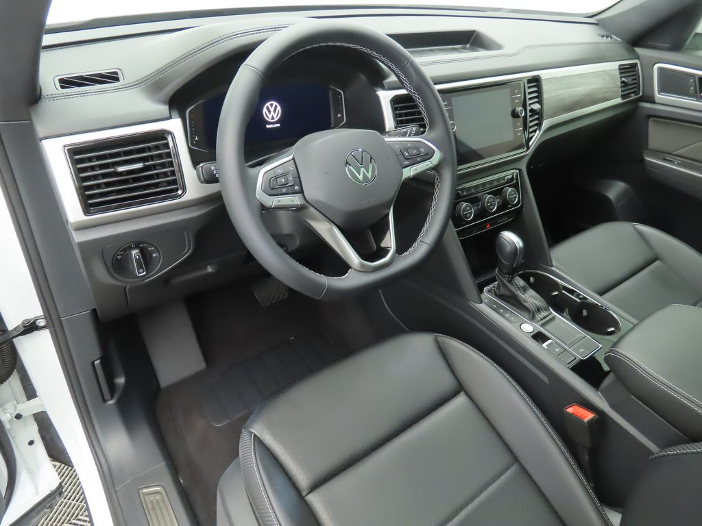 2022 Volkswagen Atlas SE 9