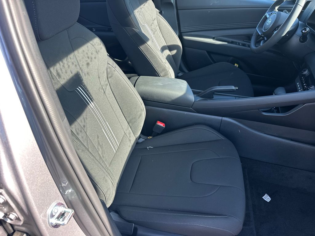 Used 2025 Silver Hyundai SEL Sport image 13