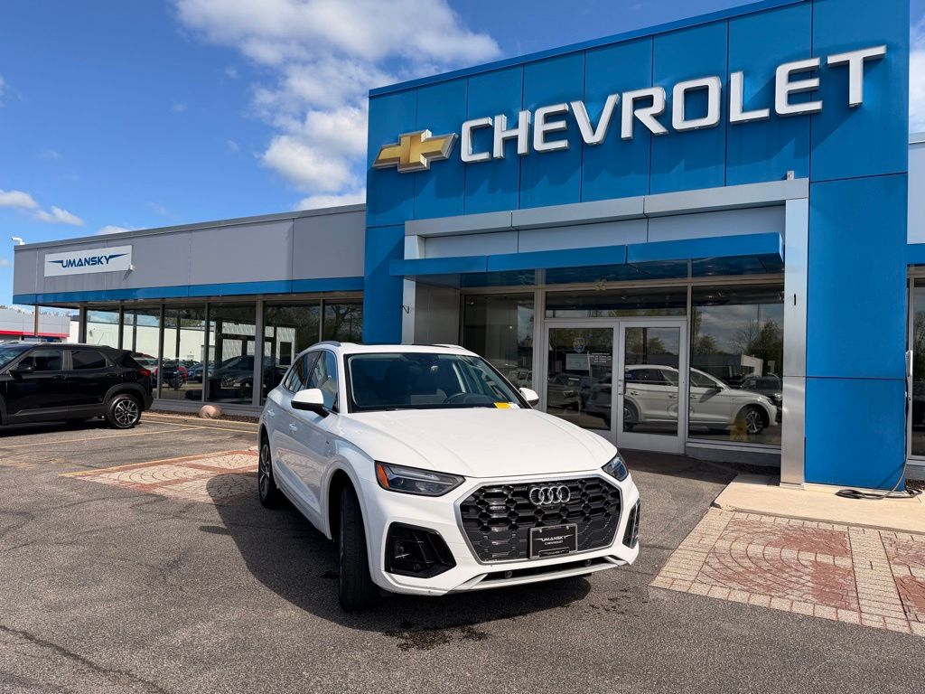 2024 Audi Q5 45 Premium Plus's photo