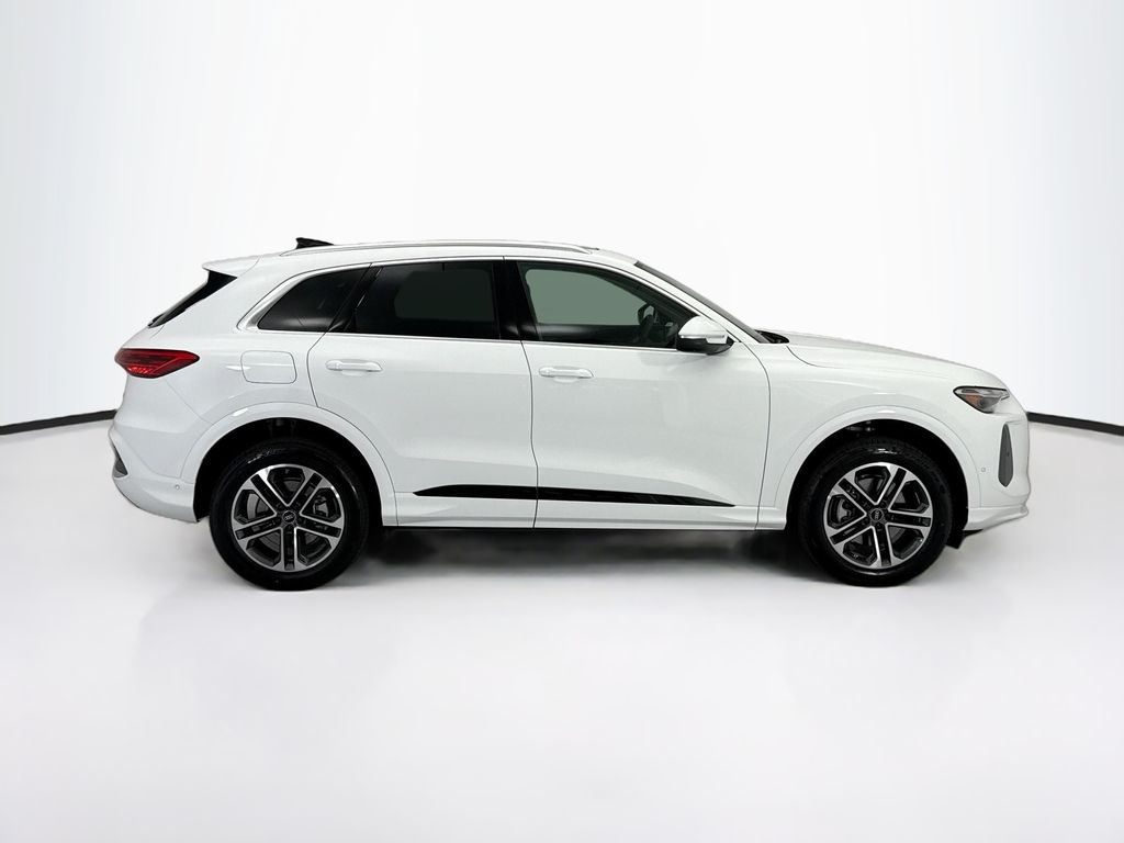 Thumbnail: 2026 Audi Q5 - 4