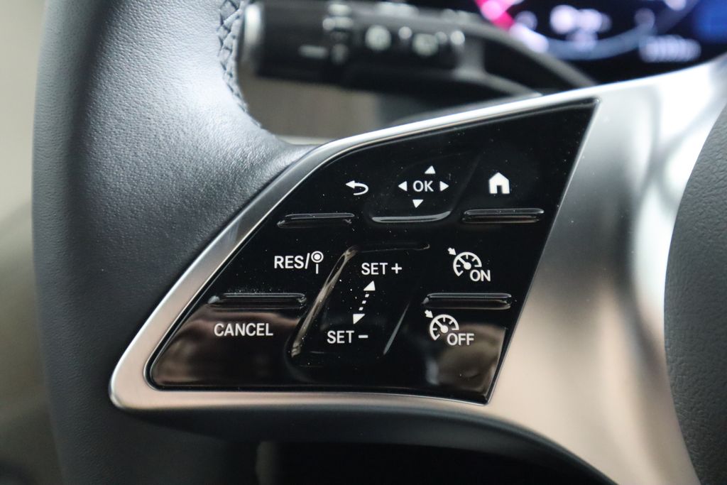 Thumbnail: 2025 Mercedes-Benz GLC - 11