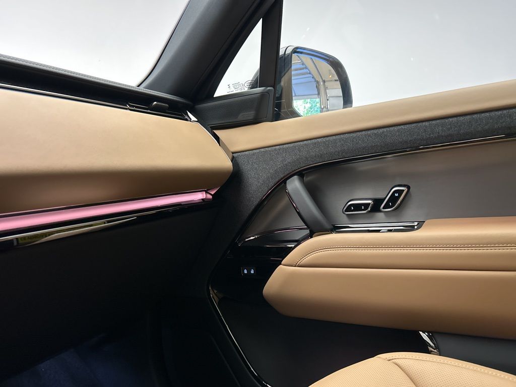 Thumbnail: 2025 Land Rover Range Rover Sport - 20