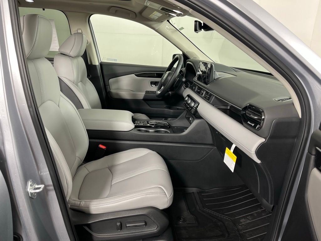 Thumbnail: 2025 Honda Pilot - 8